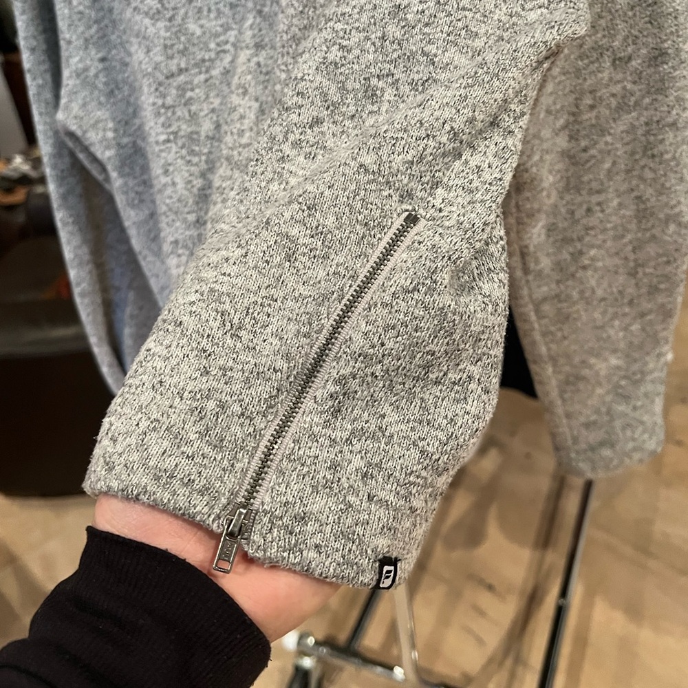 Fabletics 1/4 Zip Pullover. Gray. Size M - image 6